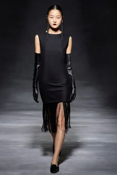 Look 16